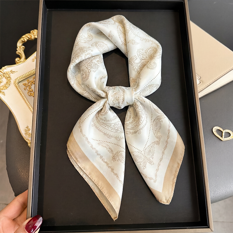 Ascot Neck Scarf - وشاح مربع من الساتان الحريري بنقشة