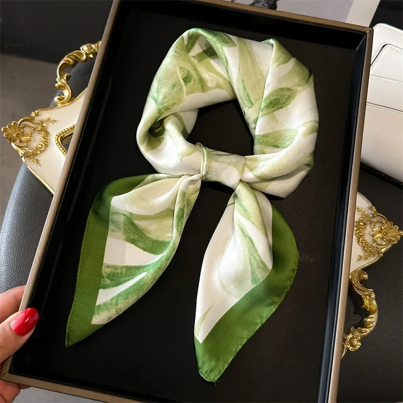 Silk Neck Scarf - الأزهار الحرير تقليد وشاح لسيدة منديل