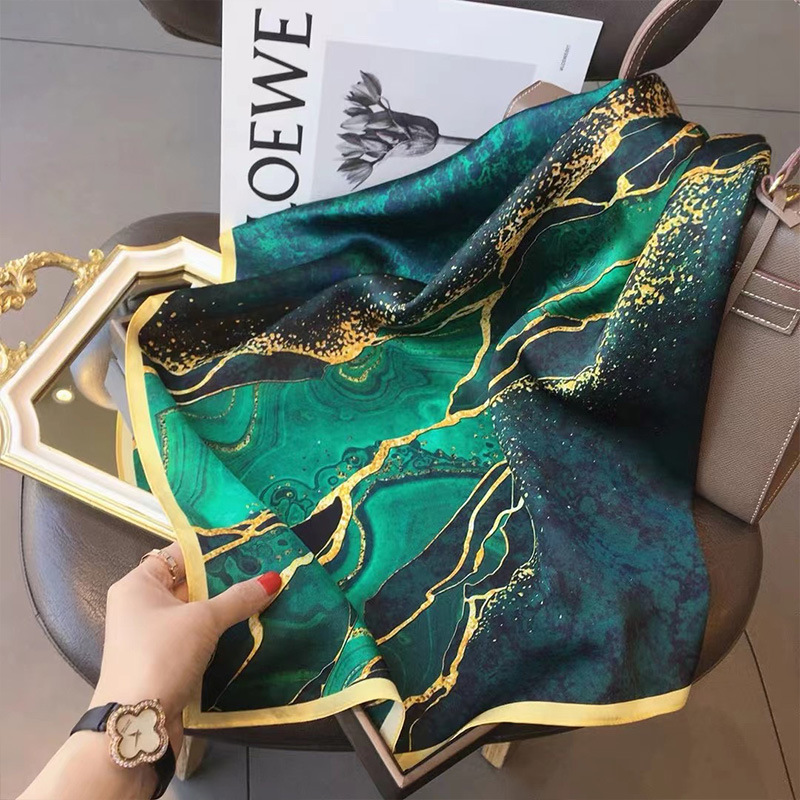 Silk Neck Scarf - 70x70 سنتيمتر النساء وشاح الحرير الشعور