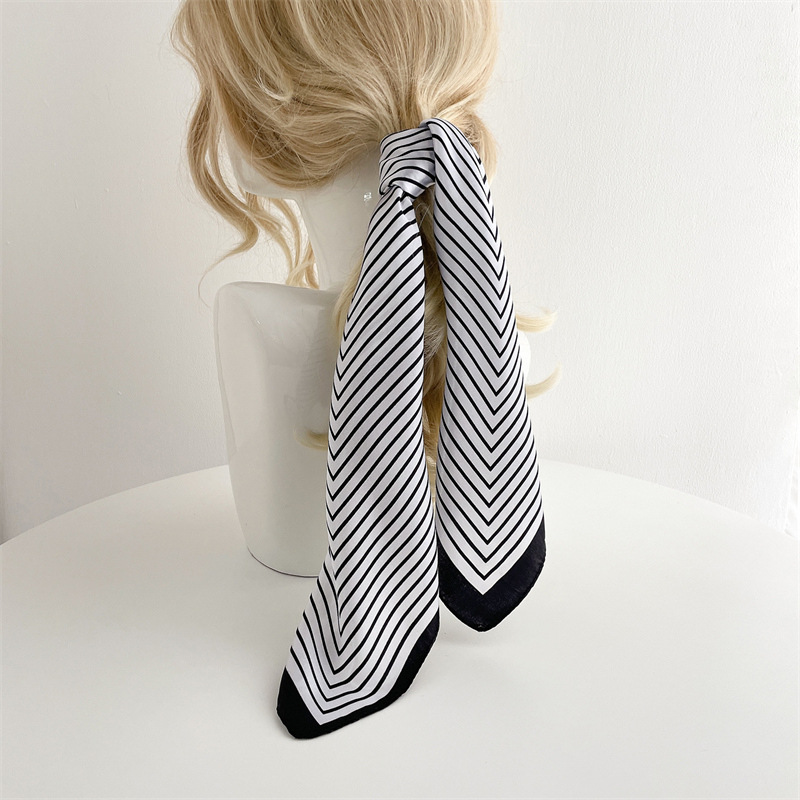 وشاح حريري فاخر مخطط مربع الشك - مراجعة Silk Tie Striped وسعره
