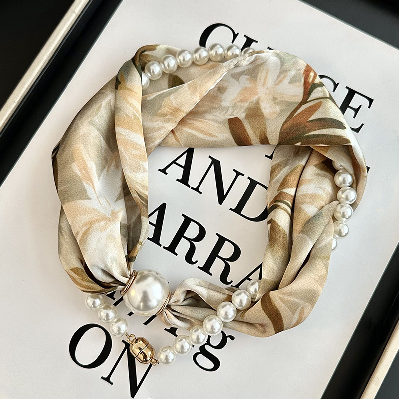 وشاح حريري مطبوع مع مشبك مغناط - مراجعة Silk Neck Scarf وسعره