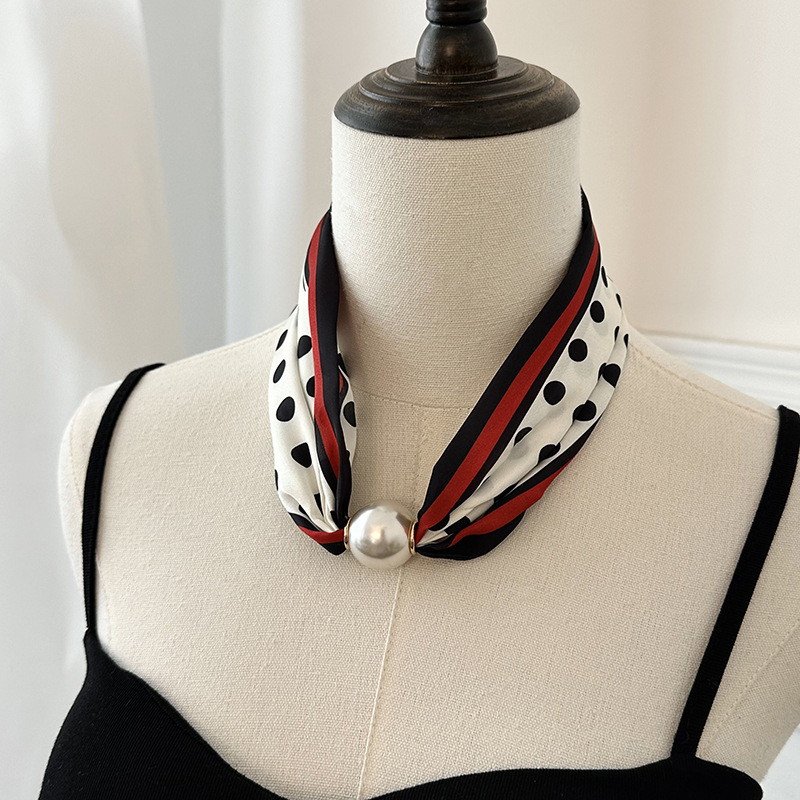وشاح حريري مطبوع مع مشبك مغناط - مراجعة Silk Neck Scarf وسعره