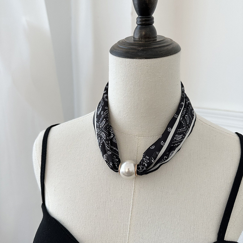 وشاح حريري مطبوع مع مشبك مغناط - مراجعة Silk Neck Scarf وسعره