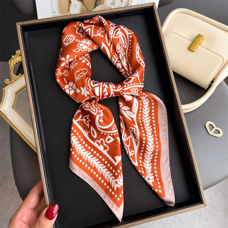 وشاح حريري مربع بطباعة الكاجو، - مراجعة Silk Neck Scarf وسعره