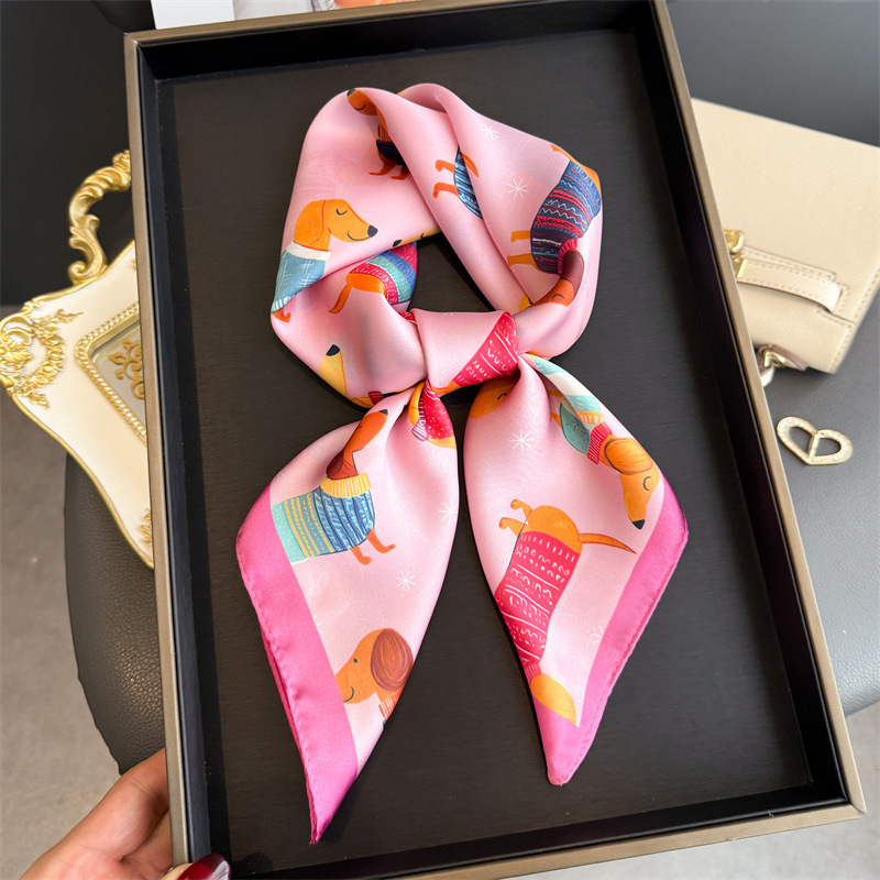 وشاح باندانا أنيق بطبعة كلب ال - مراجعة Silk Neck Scarf وسعره