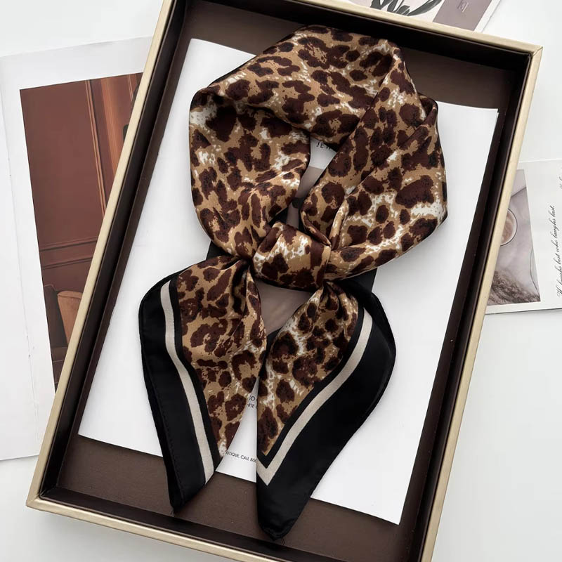 الفاخرة ليوبارد طباعة الإناث ا - مراجعة Ascot Neck Scarf وسعره
