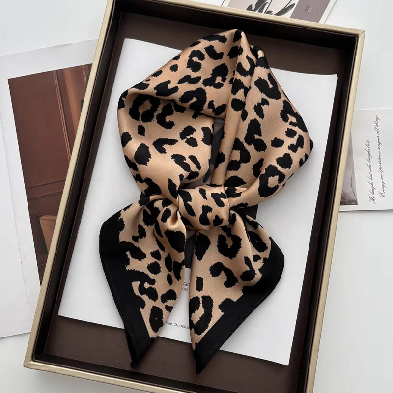 الفاخرة ليوبارد طباعة الإناث ا - مراجعة Ascot Neck Scarf وسعره